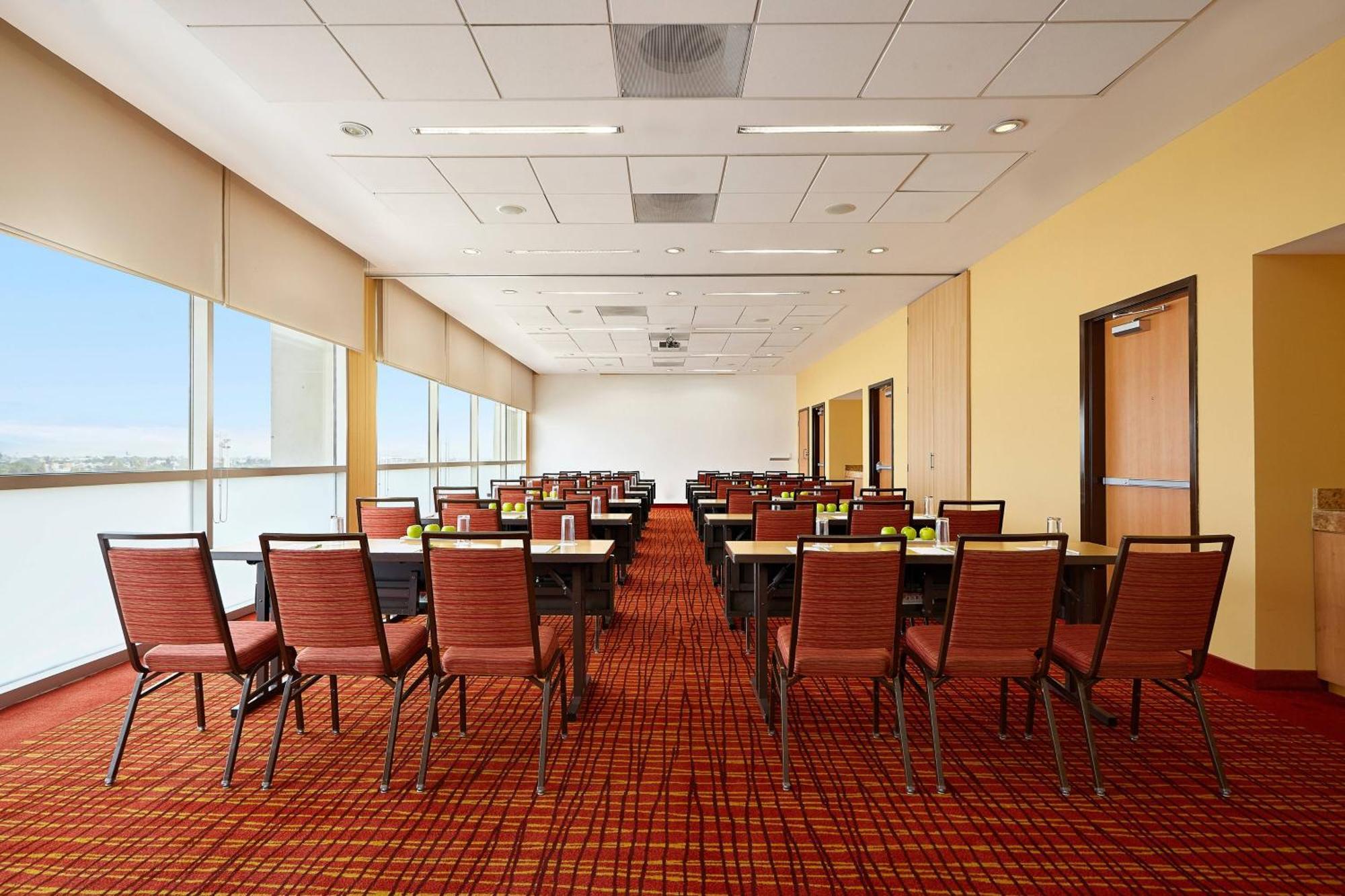 Courtyard By Marriott Leon At The Poliforum Exteriér fotografie
