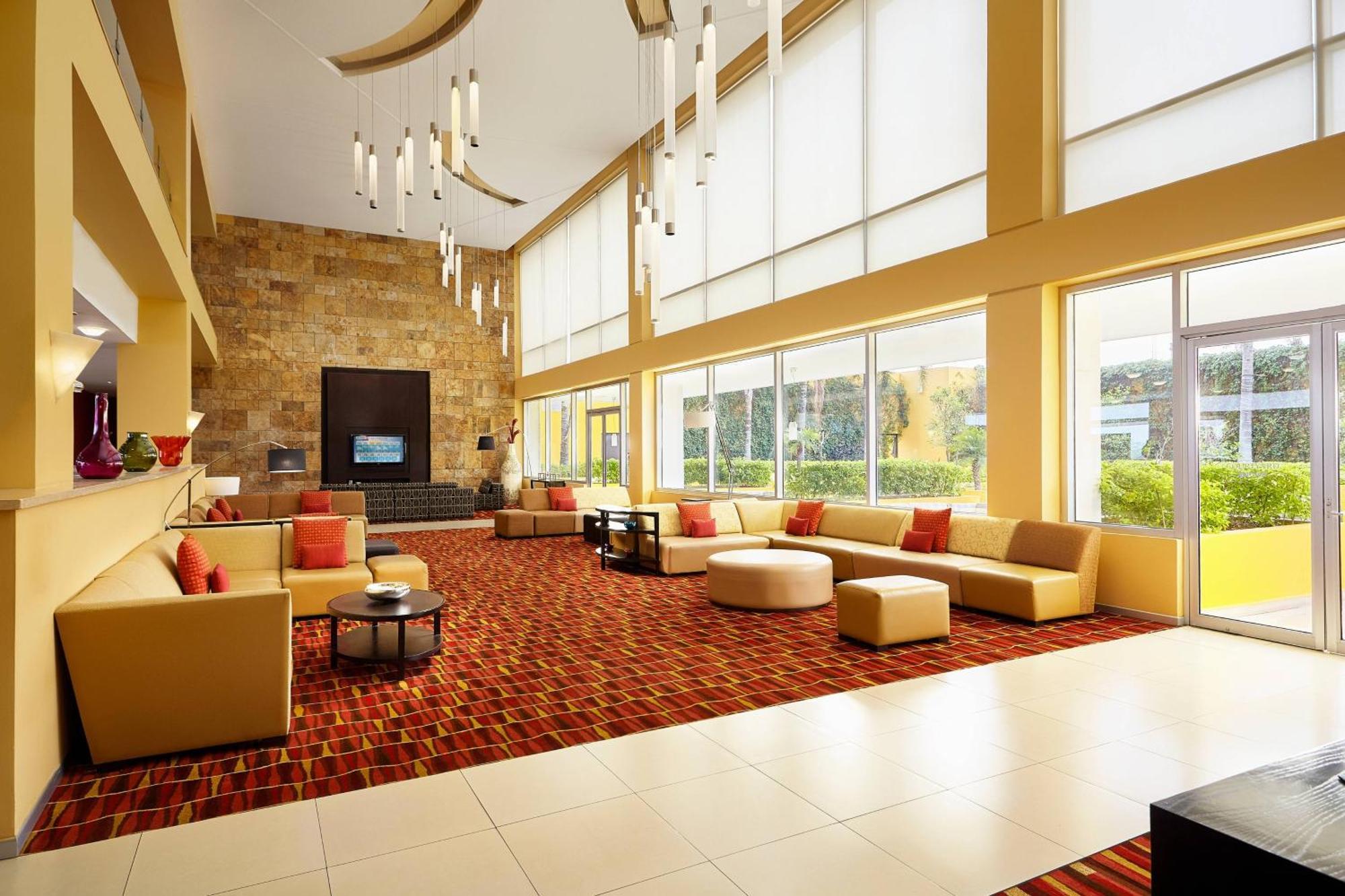 Courtyard By Marriott Leon At The Poliforum Exteriér fotografie